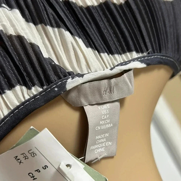 H&M dress,women SMALL,Black & white zebra print crinkle,balloon sleeves,  tiered - Picture 15 of 17